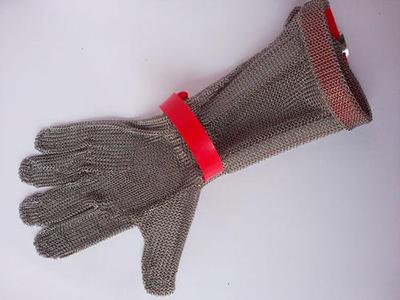 Case of lengthened cut proof gloves